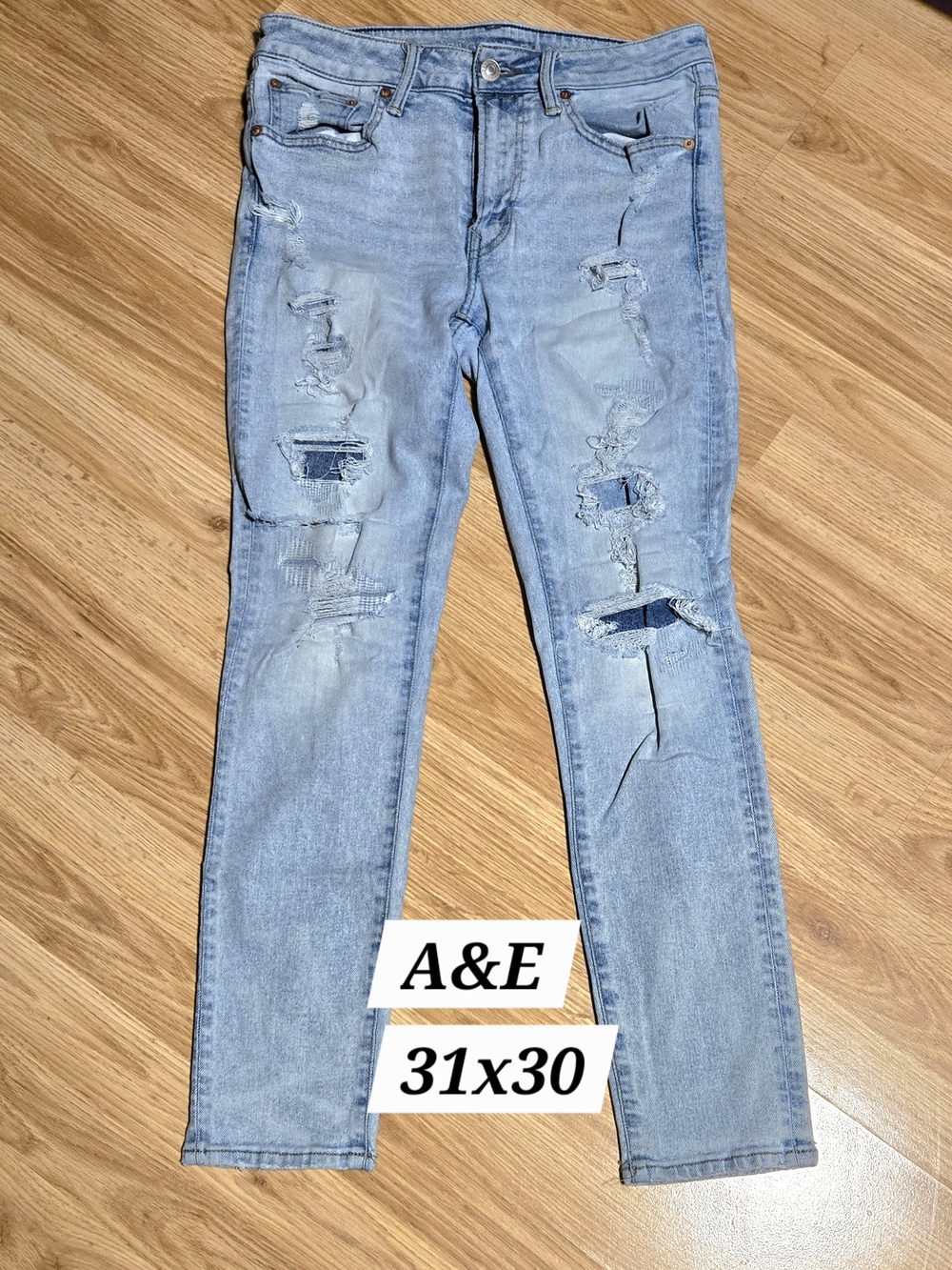 men's Light Blue Distressed Jeans - 31x30